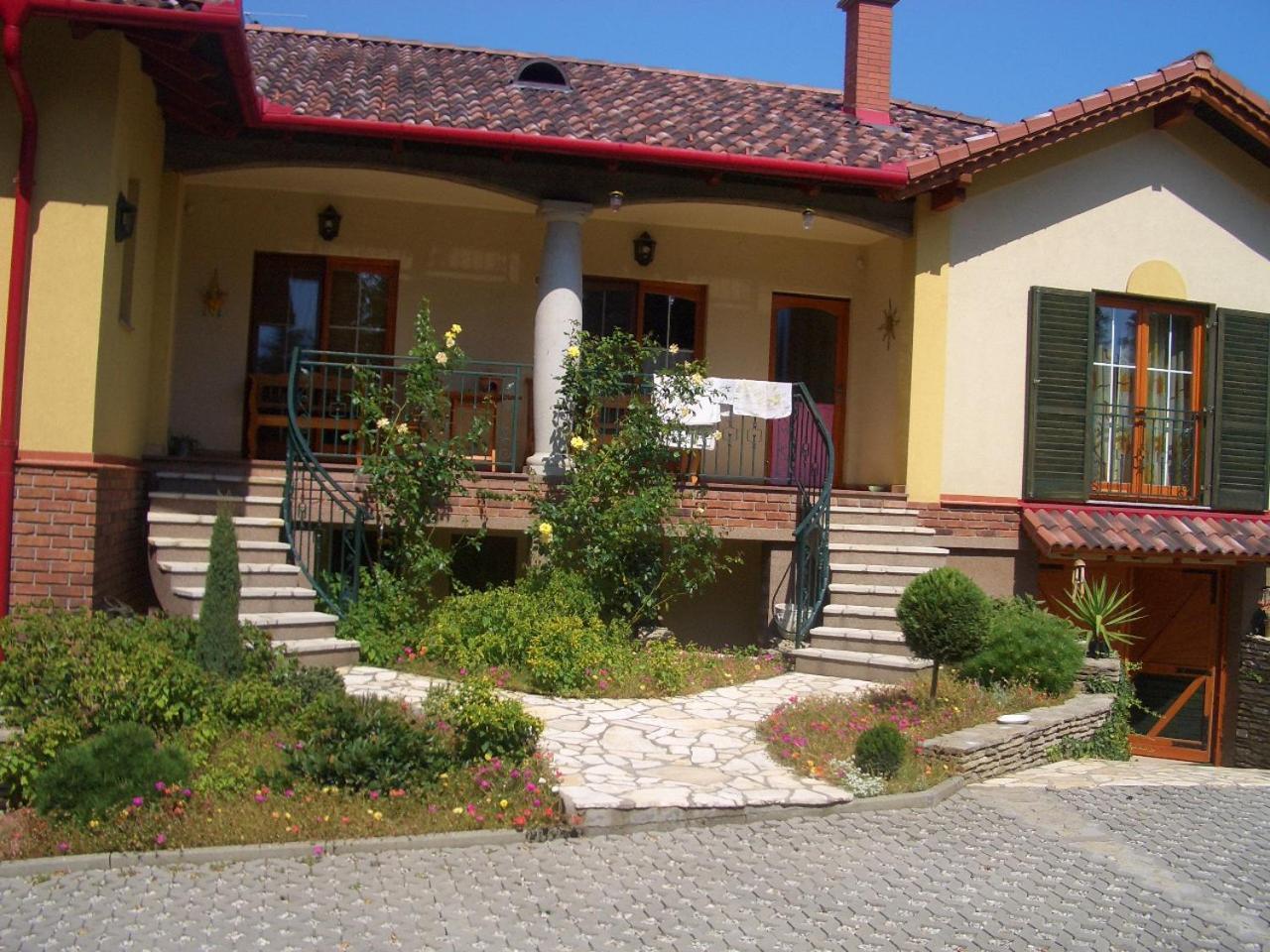 Bundi Vendeghaz Hotel Kehidakustany Bagian luar foto